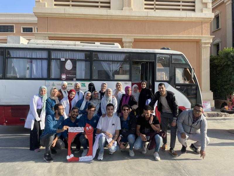 الاتحاد المصري لطلاب الصيدلة بجامعة الأهرام الكندية ينظم حملة توعوية للتعريف بأهمية التبرع بالدم