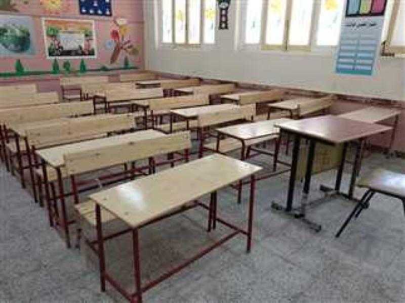 محافظ أسيوط: استمرار تسليم المقاعد المدرسية الجديدة للمدارس الأكثر احتياجا
