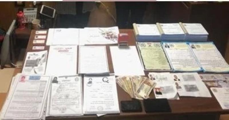 تقودها سيدة.. سقوط أخطر عصابة لتزوير المحررات الرسمية المتنوعة لراغبيها بشمال سيناء