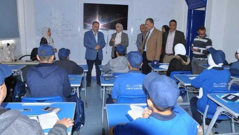 محافظ أسيوط يتفقد مدرسة WE للتكنولوجيا التطبيقية لمتابعة سير العملية التعليمية