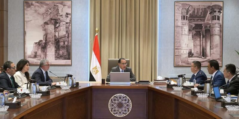 لاستعراض مشروع مهم لإنتاج السيارات وقطع الغيار بالمنطقة الاقتصادية لقناة السويس: رئيس الوزراء يلتقي نائب رئيس شركة ”جريت وول موتورز” الصينية