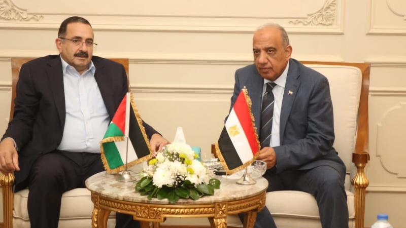 الدكتور محمود عصمت يلتقي برئيس سلطة الطاقة والموارد الطبيعية الفلسطيني لبحث سبل تقديم الدعم المختلفة