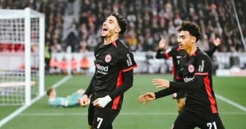 عمر مرموش يعادل أهداف زيدان في موسم واحد بالدوري الألماني