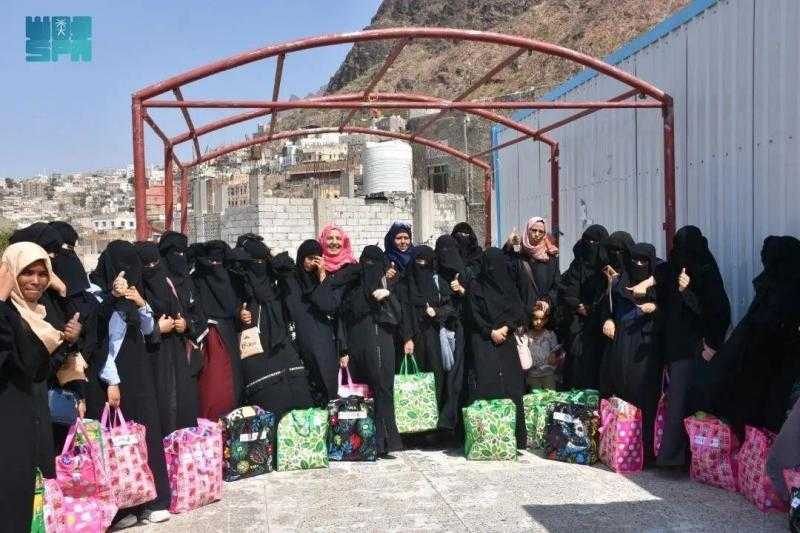 مركز الملك سلمان للإغاثة يقدم 1.026 مشروعًا للمرأة في الدول الأكثر احتياجًا