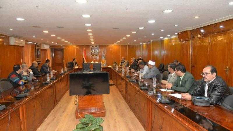 محافظ أسيوط: حصر الكهنة والرواكد والخردة بالمخازن وإعادة تدويرها