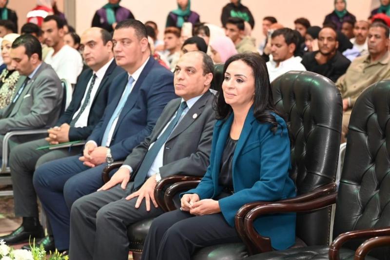 وزيرة التضامن الاجتماعي تدشن مبادرة الهلال الأحمر المصري ”بإيديك تنقذ حياة” داخل مراكز الشباب