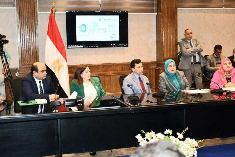 وزير الشباب يشهد تسليم عقود أصحاب الشركات الناشئة الفائزة في حاضنة الأعمال الرياضية التكنولوجية