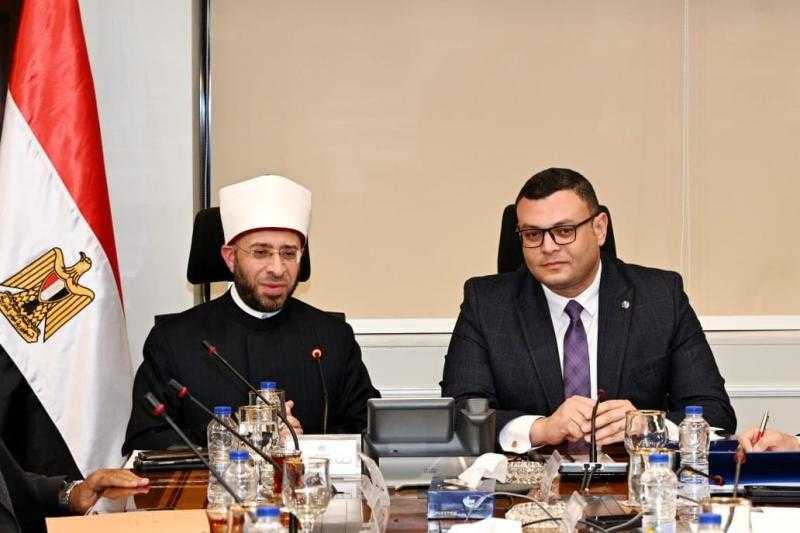 وزيرا الإسكان والأوقاف يناقشان الموضوعات المشتركة بين الوزارتين