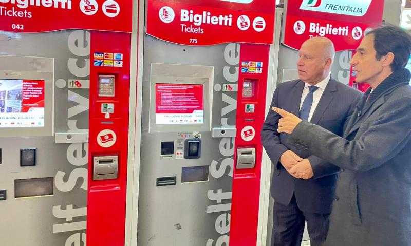السفير بسام راضي يرافق وزير النقل لتفقد محطة قطار روما
