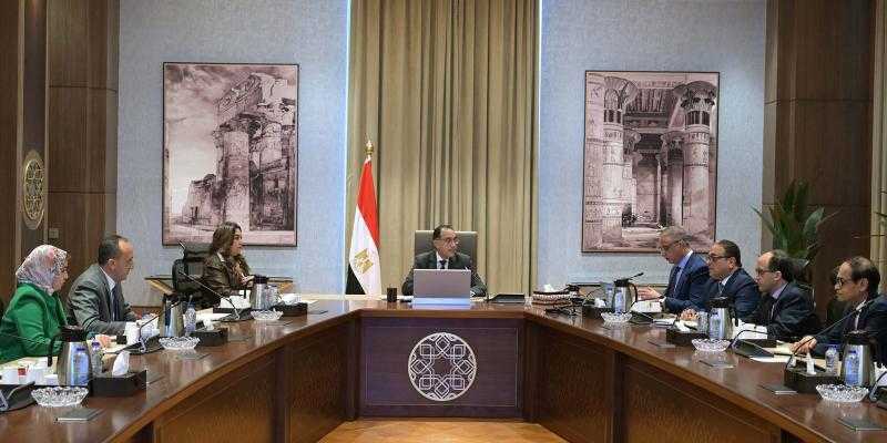 رئيس الوزراء يتابع موقف تنفيذ المشروعات والخدمات الجاري تنفيذها في محافظة الفيوم