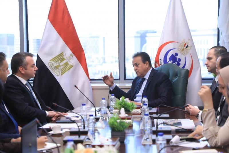 وزير الصحة يستقبل رئيس مجلس إدارة شركة ”ENKA” العالمية لبحث سبل التعاون في القطاع الصحي