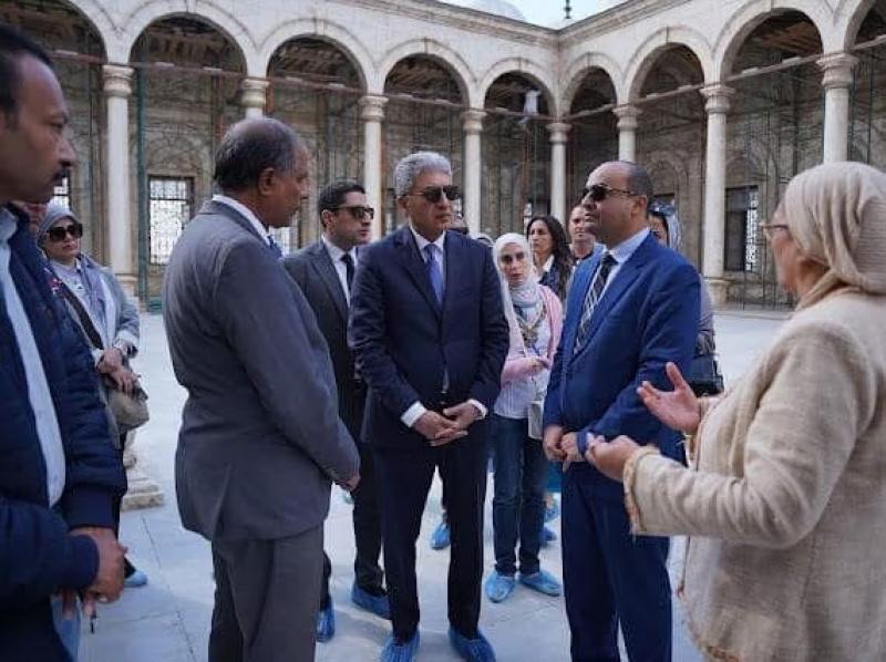 وزير السياحة والآثار يتفقد مستجدات مشروع تطوير الخدمات بقلعة صلاح الدين الأيوبي وحركة السياحة بها