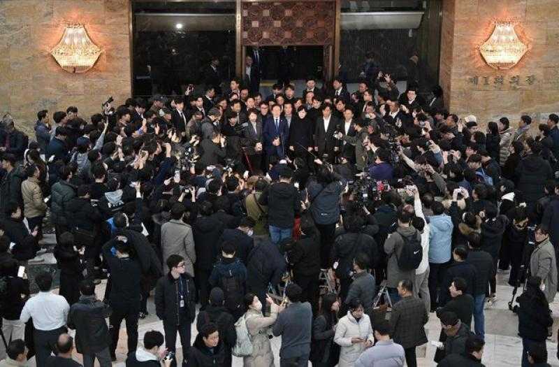 وكالة يونهاب: عدد من كبار معاوني الرئيس الكوري الجنوبي يقدّمون استقالاتهم