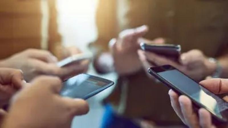 طبيب بريطاني شهير يحذر من عادة شائعة تضعف جهاز المناعة