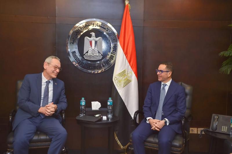 وزير الاستثمار يستعرض مع أعضاء جمعية رجال الأعمال بالإسكندرية سبل تعزيز مشاركة القطاع الخاص في التنمية الاقتصادية في مصر