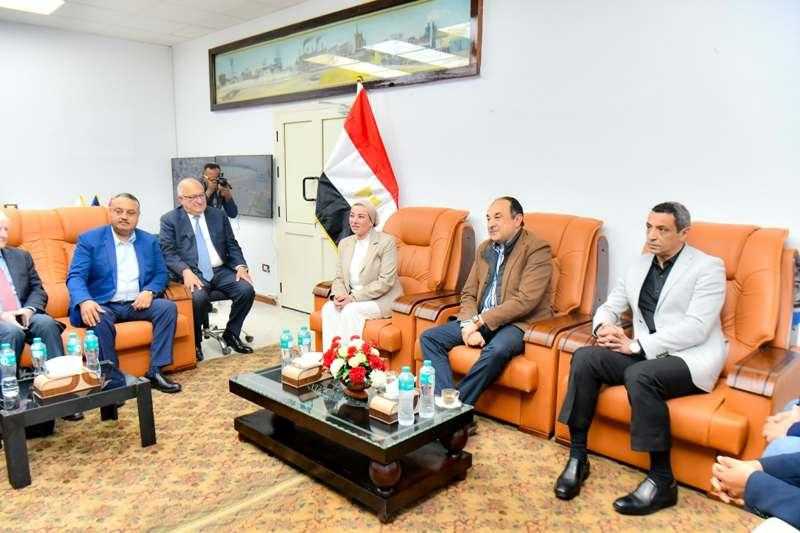وزيرا البيئة وقطاع الأعمال العام يعقدان لقاءً موسعًا مع محافظ السويس ونواب البرلمان