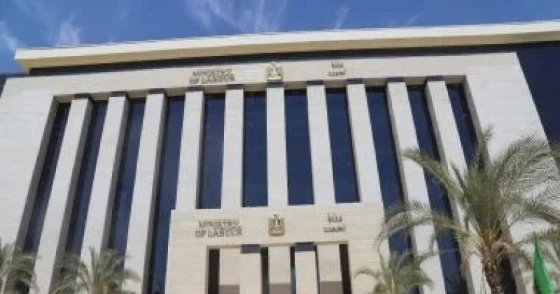 وزارة العمل: مفاوضات وتسوية ودية لاسترداد 22 ألف جنيه حقوق عامل بشركة بالإسكندرية