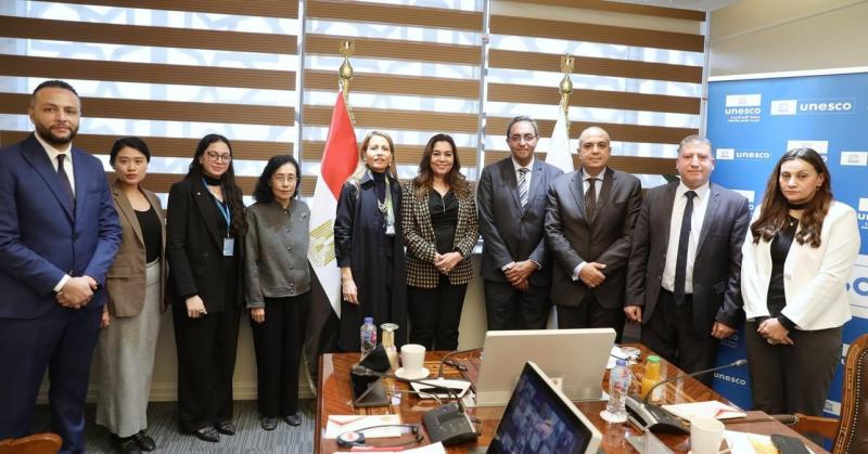 وزيرة التنمية المحلية ومديرة مكتب اليونسكو بالقاهرة يعقدان اجتماعاً مع السادة المحافظين