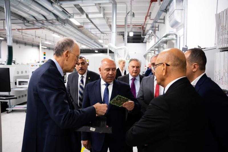 وزير النقل يبحث مع شركة ميرمك الإيطالية إنشاء مصنع لأنظمة الإشارات وأكاديمية تدريب لخلق كوادر محلية