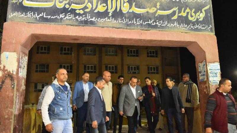 محافظ أسيوط يتفقد موقف سيارات الأجرة بمركز صدفا