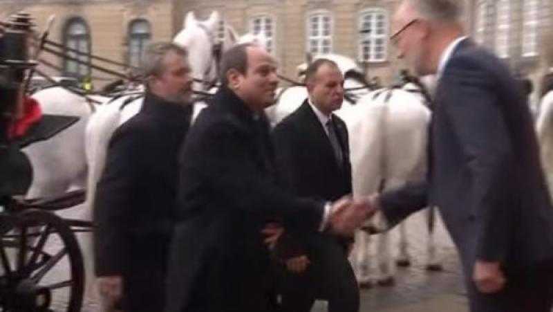 الرئيس السيسي يصل الباحة الرئيسية بالقصر الملكي بكوبنهاجن