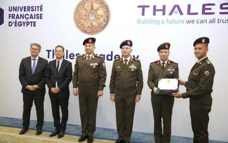 القوات المسلحة تنظم مراسم تسليم شهادات اجتياز البرامج التدريبية في مجالات الدفاع والصناعة