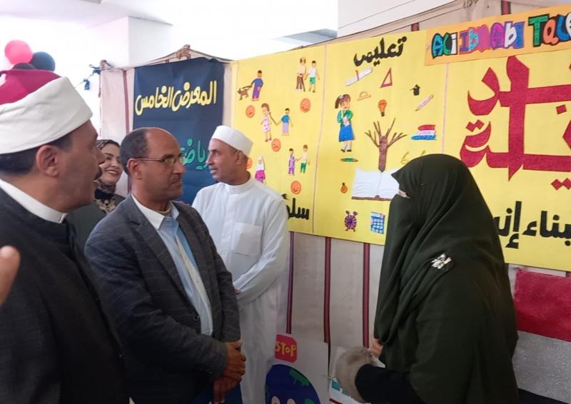 رئيس ”سوهاج الأزهرية” يفتتح معرض بداية جديدة لبناء الإنسان لرياض الأطفال