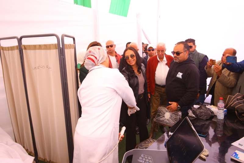 وزيرة التضامن تستهل زيارتها إلى شمال سيناء بتفقد قافلة طبية بالروضة في مركز بئر العبد.. صور