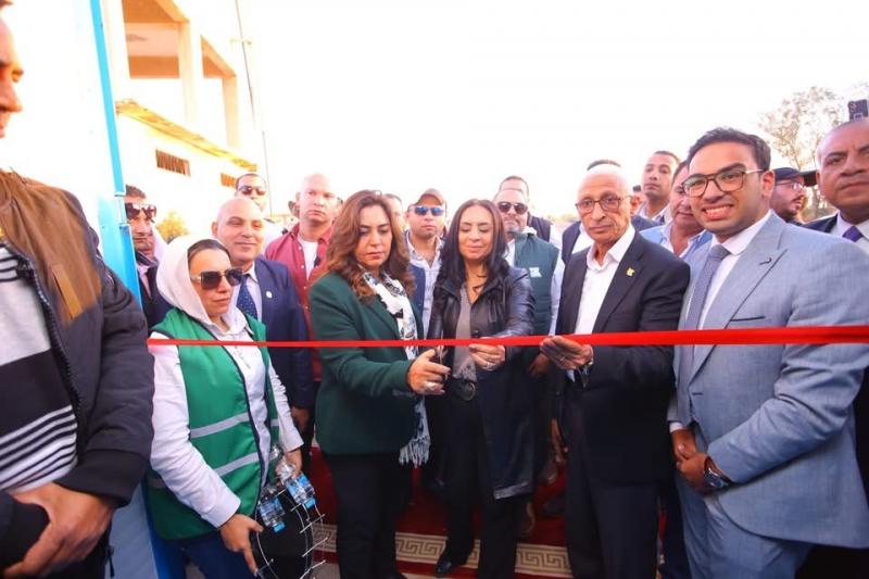 وزيرتا التضامن الاجتماعي والتنمية المحلية ومحافظ شمال سيناء يفتتحون محطة لتحلية المياه بمركز الشيخ زويد