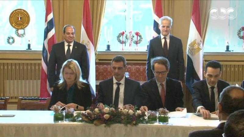 الرئيس السيسي ورئيس الوزراء النرويجي يشهدان التوقيع على عدد من الاتفاقيات.. فيديو