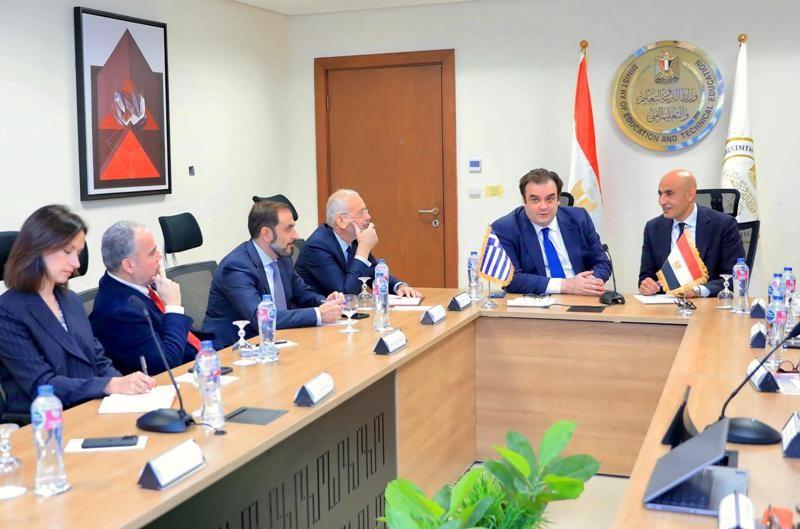 وزير التعليم لنظيره اليوناني: منصات تعليمية مرتبطة بالذكاء الاصطناعي وإعداد المعلمين للتدريس بالتكنولوجيا