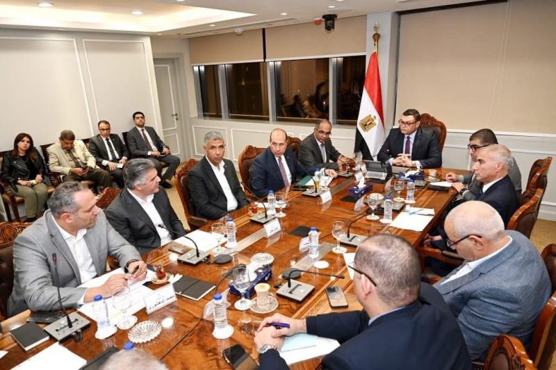 وزير الإسكان يتابع سير العمل بالمشروعات التى تنفذها شركة أبناء حسن علام بمدينة سانت كاترين وعدد من المدن الجديدة