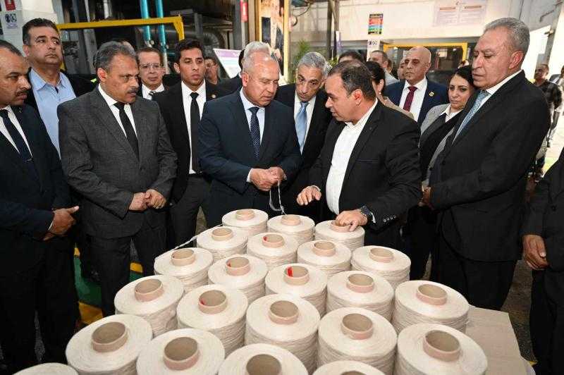 وزير الصناعة يتفقد المنطقة الصناعية بمدينة العاشر من رمضان