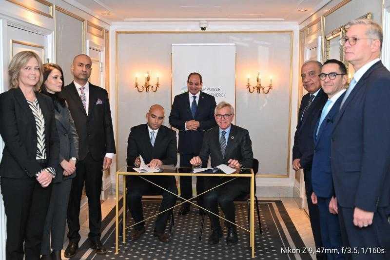 الرئيس السيس يشهد توقيع عقد بين ”امباور” النرويجية و”ماجد الفطيم” لتنفيذ مشروع طاقة شمسية في مصر