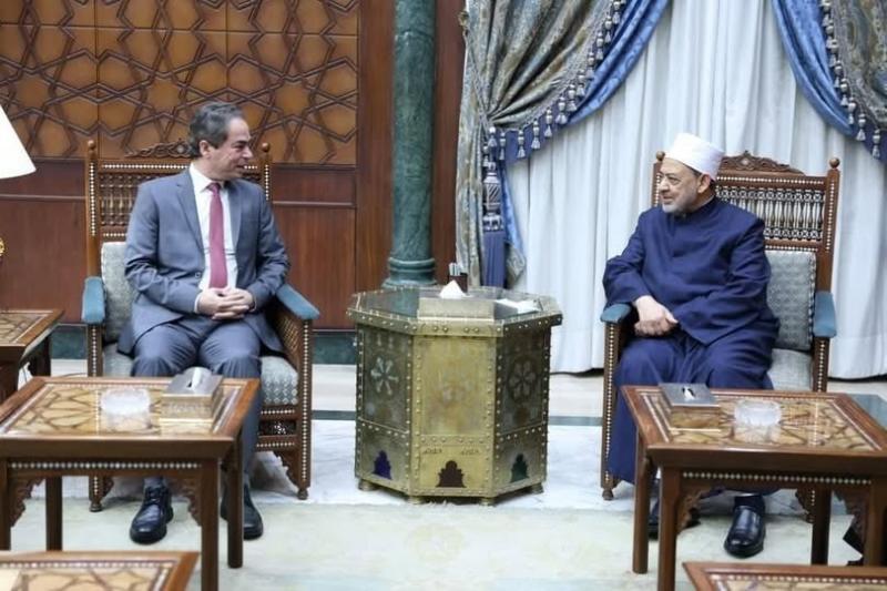 شيخ الأزهر لـ ”المسلماني”: الإعلام هو خط دفاع القادر على مواجهة طوفان الغزو الثقافي الغربي
