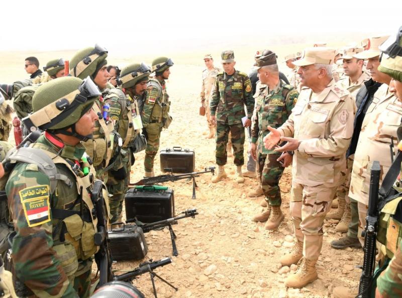 وزير الدفاع يشهد المشروع التكتيكى بجنود «قاهر- 3» لعدد من الوحدات المتمركزة شرق القناة.. صور