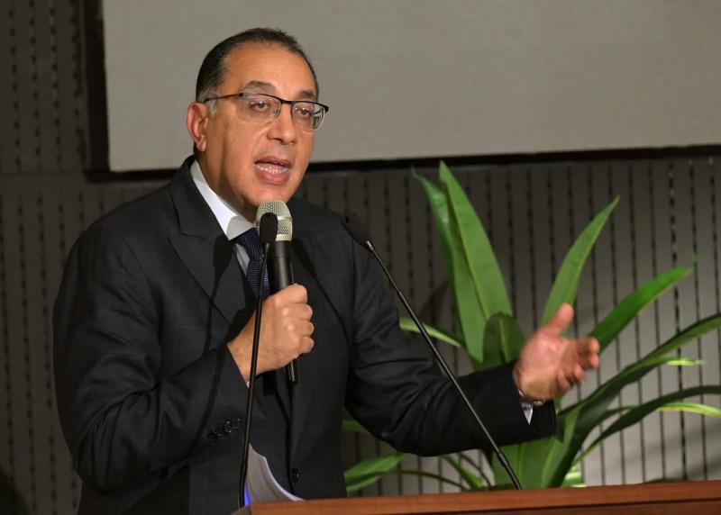 رئيس الوزراء في المؤتمر الأسبوعي: الدولة المصرية قادرة على توفير احتياجات المواطنين برغم كل التحديات.. قادرون على سداد كل التزامات الدولة الاقتصادية والتسويق لمصر كواحة استقرار