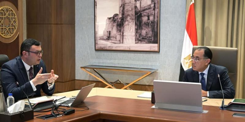 رئيس الوزراء يلتقي وزير الإسكان لمتابعة ملفات عمل الوزارة