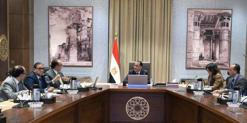 رئيس الوزراء يُتابع مع وزير قطاع الأعمال العام موقف تطوير قطاع القطن والغزل والنسيج