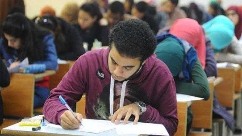 خبير تربوي: الامتحان المثالي للطلاب يجب احتواؤه على الأسئلة المقالية والمتعدد