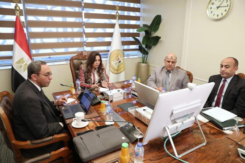 وزيرة التنمية المحلية تتابع مع محافظي قنا والغربية مستجدات ملفي التصالح علي بعض مخالفات البناء والتقنين وأسواق اليوم الواحد