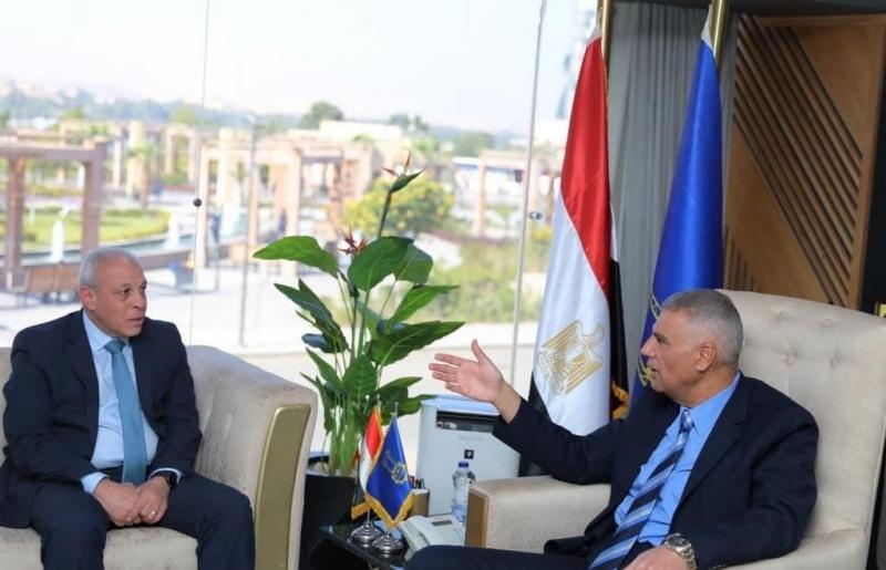 رئيس هيئة تنمية الصعيد يبحث مع محافظ أسوان سبل التعاون المشترك لتنفيذ مشروعات تنموية في محافظة أسوان