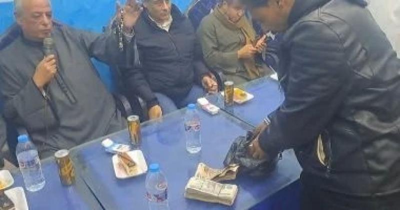 صفع سيدة على وجهها.. لجنة عرفية تلزم شابا بالاعتذار ودفع 100 ألف جنيه