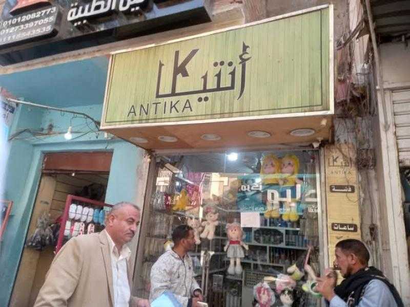 محافظ أسيوط يوجه بمراجعة الإعلانات العشوائية على أعمدة الإنارة والعقارات السكنية