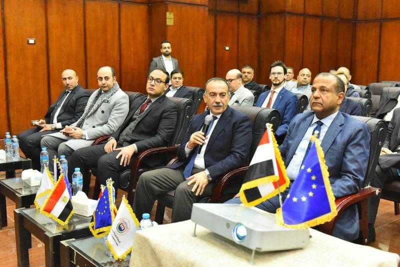 محافظ أسيوط يشهد لقاء مجلس الغرفة التجارية ووفد الاتحاد الأوروبي لاستعراض فرص استثمارية لتشغيل الشباب