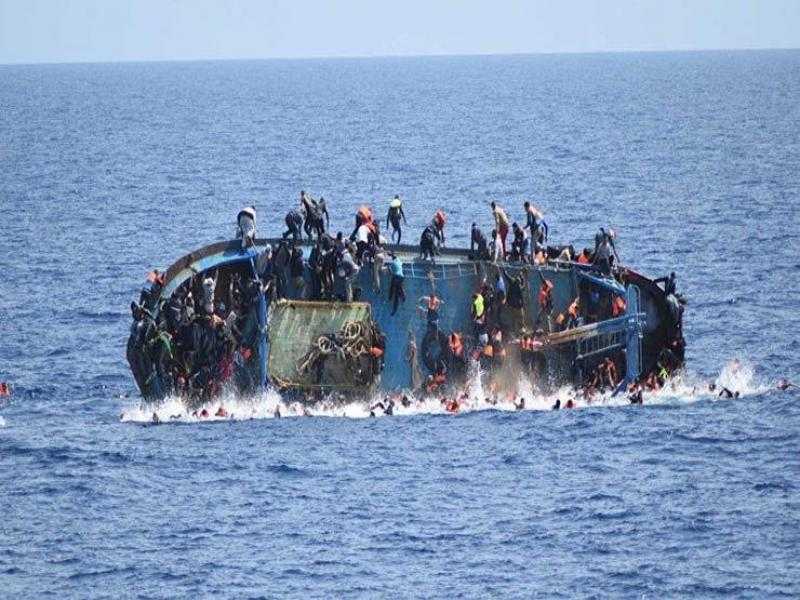 مصرع مهاجر وفقدان نحو 40 آخرين في غرق سفينة قبالة جزيرة كريت