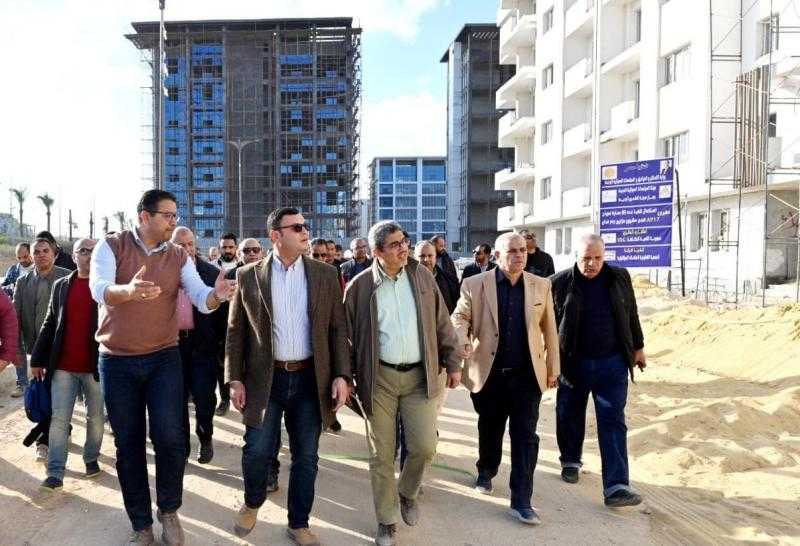وزير الإسكان يتفقد اللمسات النهائية لأنظمة التشغيل بأبراج المنطقة الشاطئية في العلمين الجديدة