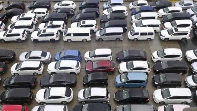 نشتري عربيات ولا نستنى؟.. رئيس رابطة تجار السيارات يوضح