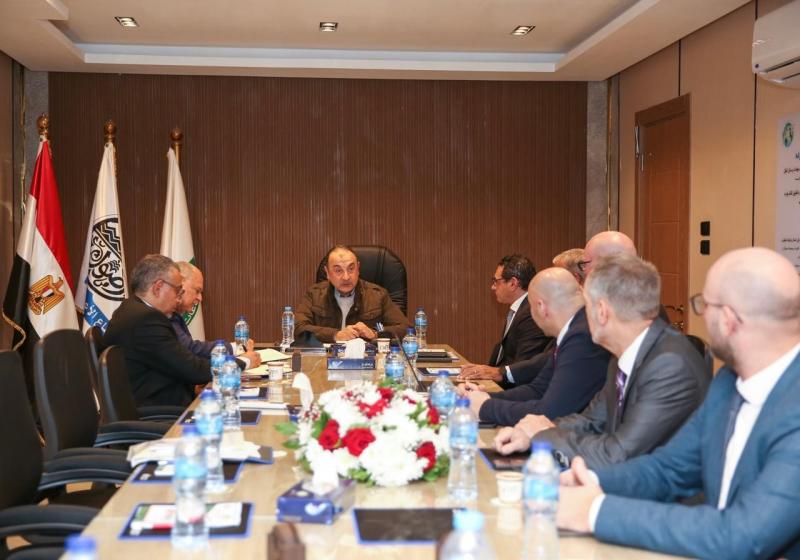 وزير قطاع الأعمال العام يلتقي وفدا من ”MTG” العالمية و”الفولاذ الصناعية” لبحث سبل التعاون