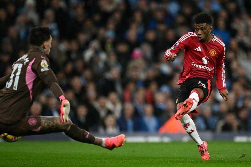 ديالو لاعب مانشستر يونايتد يعرب عن سعادته بالفوز على مانشستر سيتي
